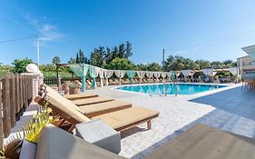 Sandy Beach Complex By Konnect - Poolside Studios & Seaside Apartments